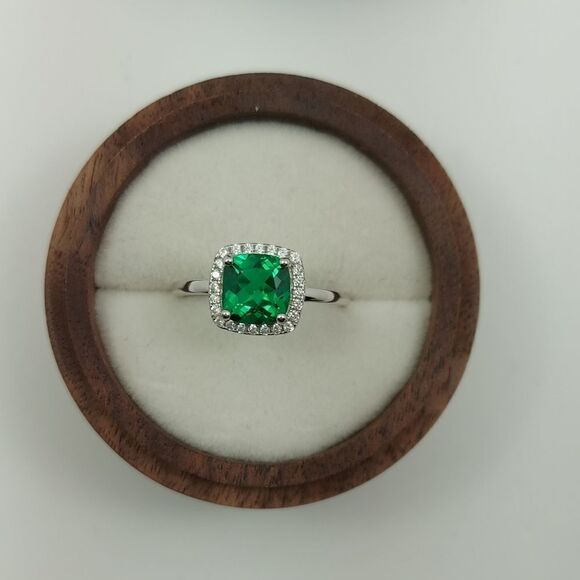 1.4 Carat Emerald Sterling Silver Ring - Picture 1 of 8